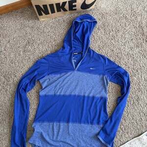 Nike Women's Dri-Fit Running Bold Stripe Lightweight Hoodie